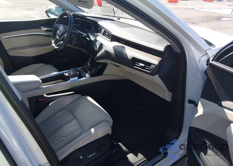 2022 Audi E-Tron Sportback Prestige S Line Quattro z USA, uszkodzony, nr VIN WA13AAGE0NB039856